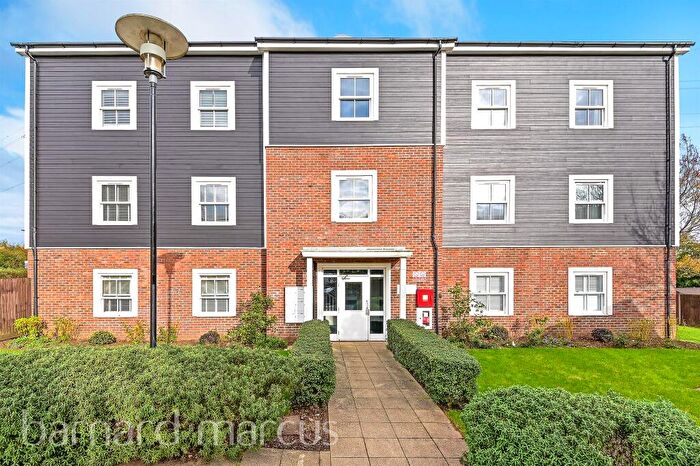 2 Bedroom Apartment For Sale In Pondside Avenue, Worcester Park, KT4