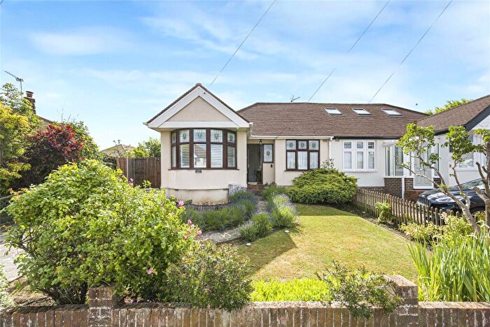 2 Bedroom Bungalow For Sale In Carisbrooke Avenue, Bexley, Kent, DA5