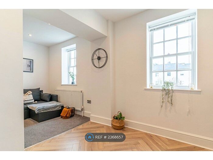 2 Bedroom Flat To Rent In Lansdowne Place, Hove, BN3