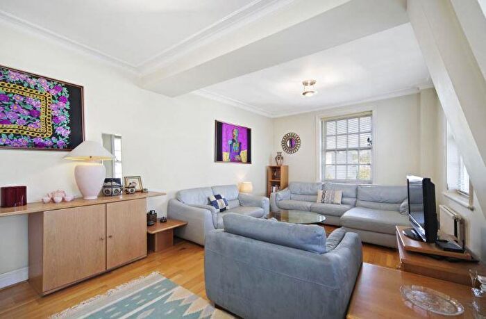 2 Bedroom Apartment To Rent In Park Road, Marylebone, London, NW1