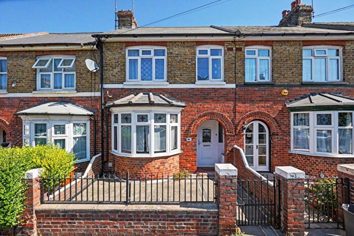 3 Bedroom Terraced House For Sale In Valley Road, Gillingham, ME7