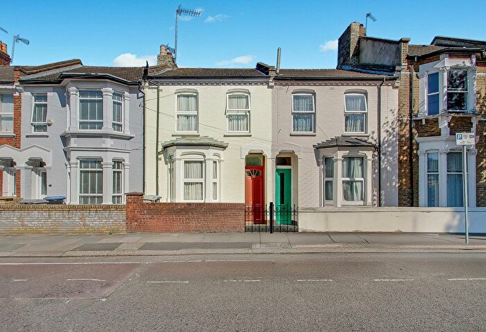 3 Bedroom Terraced House For Sale In Villiers Road, Willesden Green, NW2