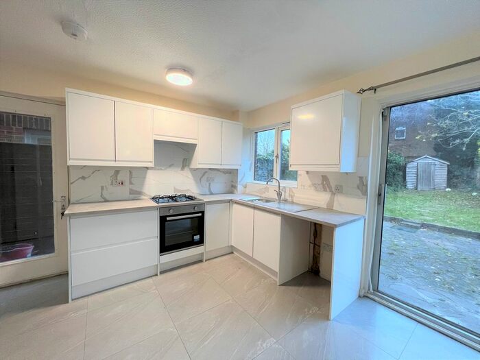 3 Bedroom Terraced House To Rent In Davies Close, Croydon, CR0