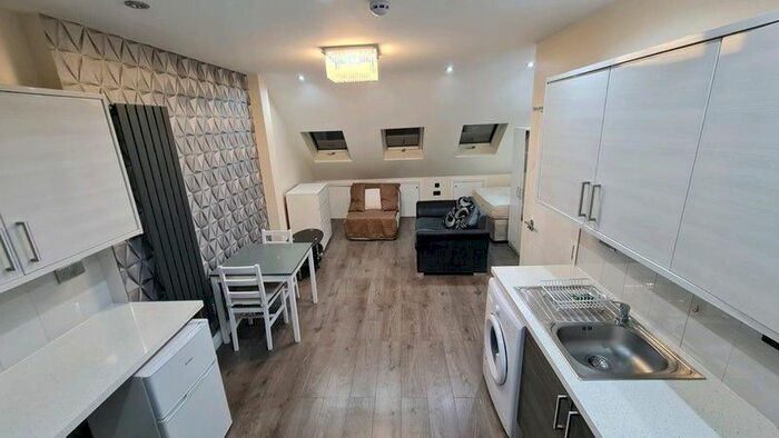 Studio To Rent In Rose Avenue, Mitcham, CR4