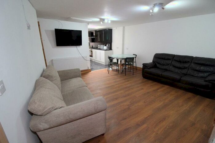 4 Bedroom Apartment To Rent In St Pauls Road - Downstairs, Preston, PR1