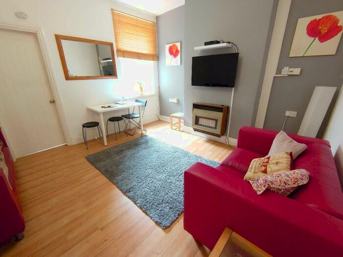 3 Bedroom Terraced House To Rent In Leopold Rd, Kensington Fields, L7