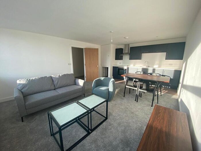 2 Bedroom Flat To Rent In Well Street, Bradford, West Yorkshire, BD1