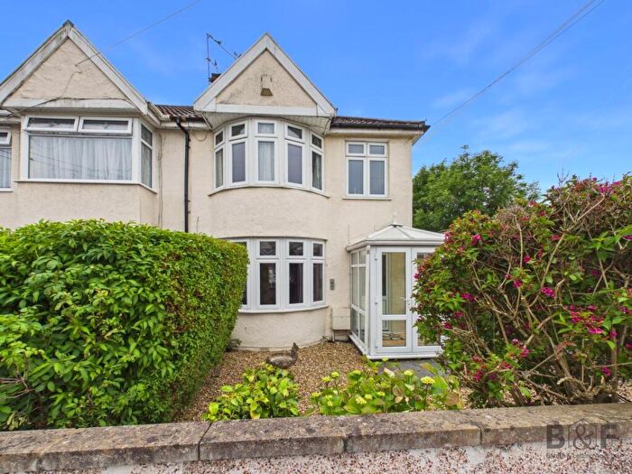 2 Bedroom Flat For Sale In New Cheltenham Road, Kingswood, BS15