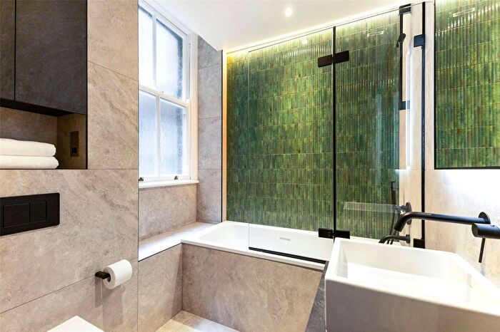 3 Bedroom Flat To Rent In Lincoln House, Basil Street, SW3