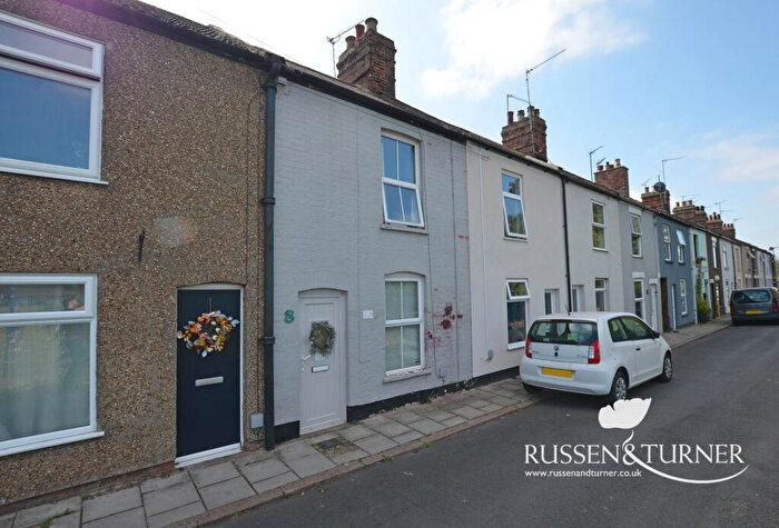 2 Bedroom Terraced House For Sale In Gladstone Road - A Mid-terrace Home Close To The Town Centre, PE30