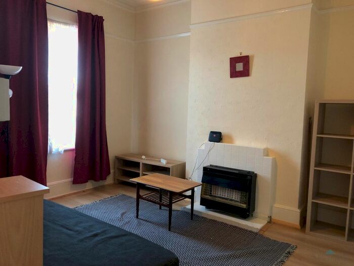 1 Bedroom Flat To Rent In Mansfield Road, Ilford, IG1