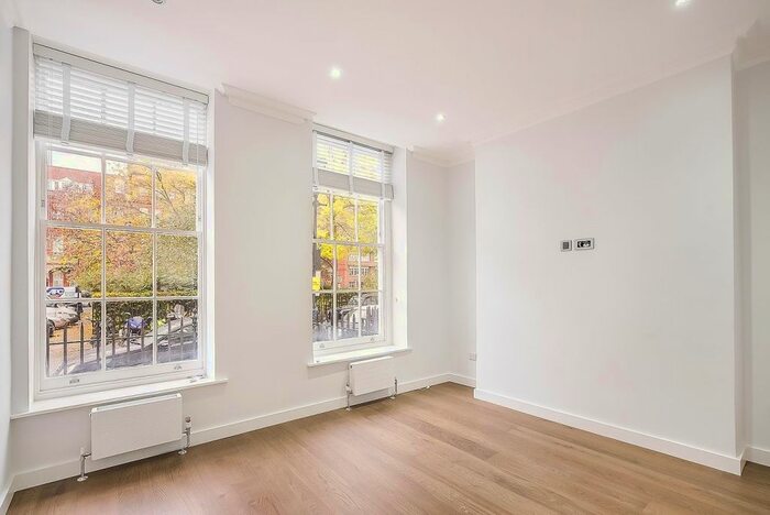 3 Bedroom Flat To Rent In Queen Square, London, WC1N