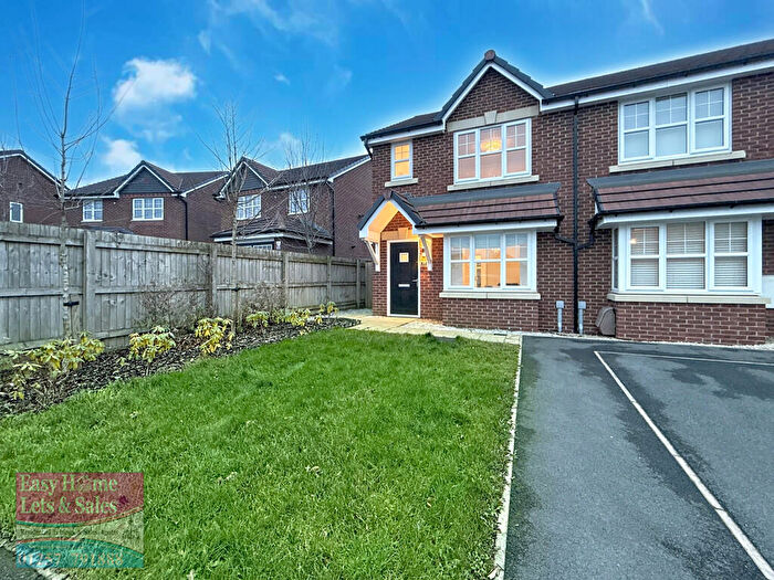 3 Bedroom End Of Terrace House For Sale In Foden Close, Farington, PR25