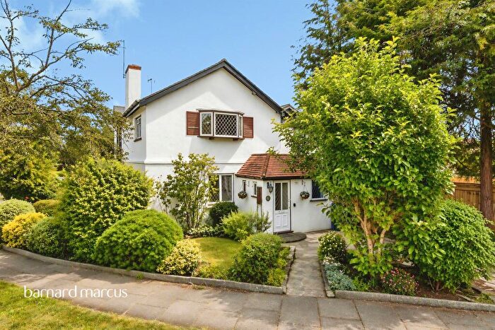 2 Bedroom Cottage For Sale In Hylands Close, Epsom, KT18