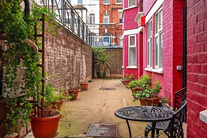 2 Bedroom Flat For Sale In Gledstanes Road, Barons Court, London, W14