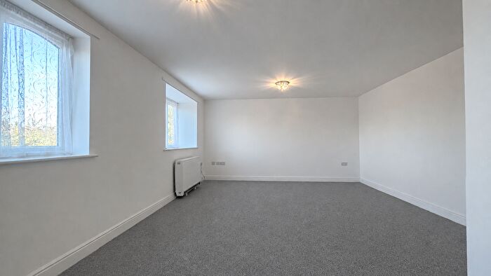 2 Bedroom Flat To Rent In Dunlop Close, Dartford, DA1