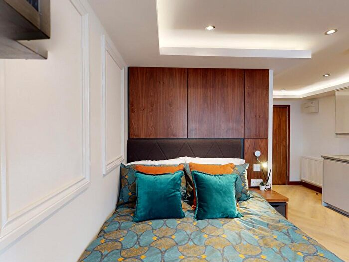 Apartment To Rent In Apt, Live Oasis Piccadilly #, M1