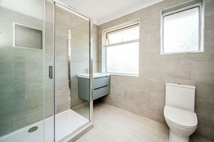1 Bedroom Flat To Rent In Chessington Parade, Chessington, KT9