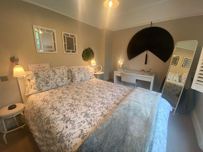 2 Bedroom Flat To Rent In Church Road, Richmond, TW10