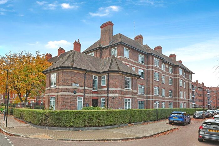 2 Bedroom Flat For Sale In Daryngton House, Hartington Road, London, SW8