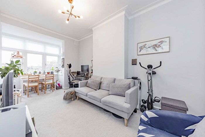 1 Bedroom Flat To Rent In Thornton Avenue, Balham, SW2