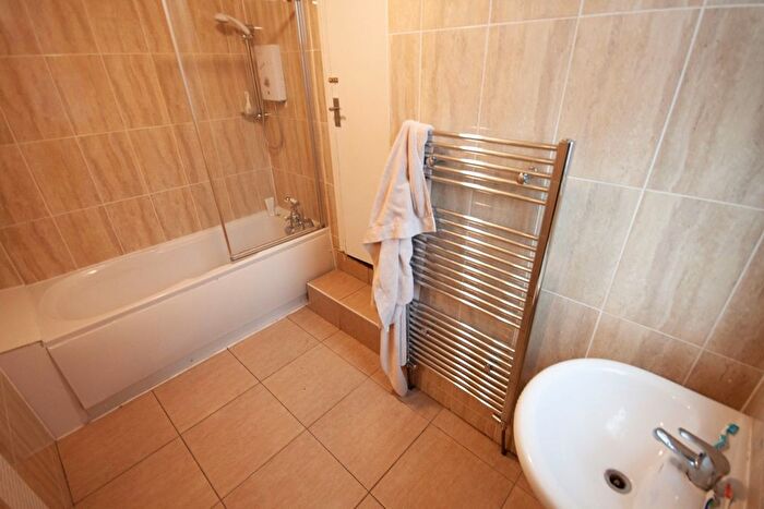 5 Bedroom Terraced House To Rent In Cardigan Road, Hyde Park, Leeds, LS6