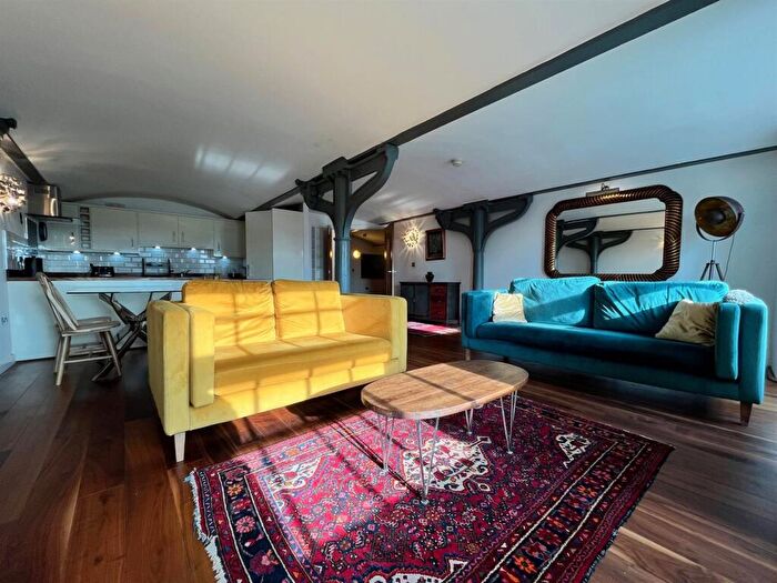 3 Bedroom Flat To Rent In Royal Mills Os, Cotton Street, Manchester, M4