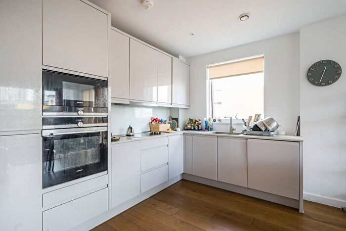 2 Bedroom Flat To Rent In Lismore Boulevard, Colindale, London, NW9