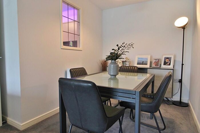 2 Bedroom Flat For Sale In Stretford Road, Manchester, M15