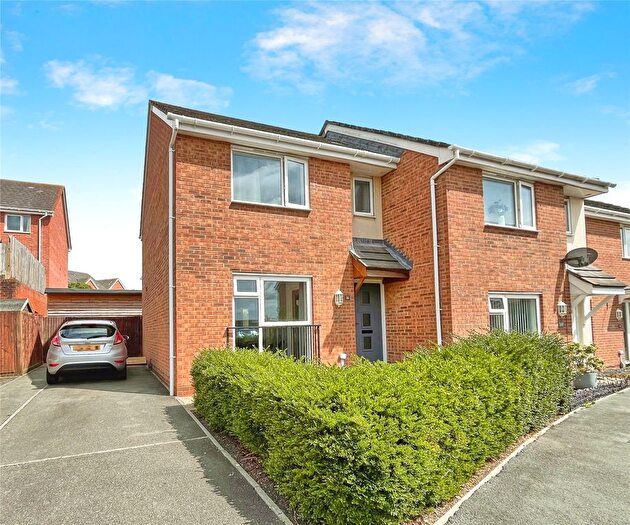 2 Bedroom End Of Terrace House For Sale In Beauchamp Drive, Newport, Isle Of Wight, PO30