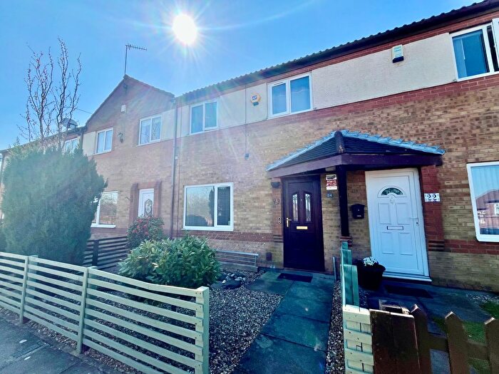 3 Bedroom Property To Rent In Raynville Walk, Leeds, LS13