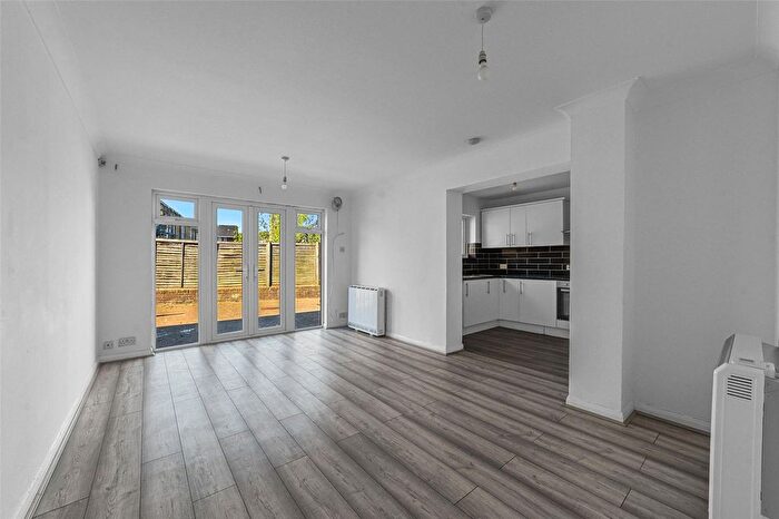 3 Bedroom Flat To Rent In Leabank Square, Hackney Wick, E9