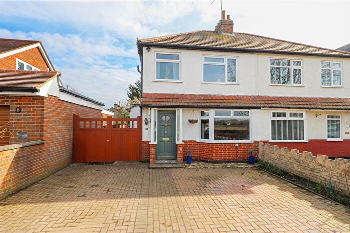 3 Bedroom Semi-Detached House For Sale In Knighton Way Lane, Denham, UB9