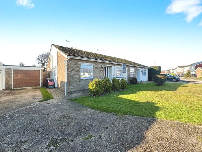 3 Bedroom Semi-detached Bungalow For Sale In Clover Drive, Thorrington, CO7