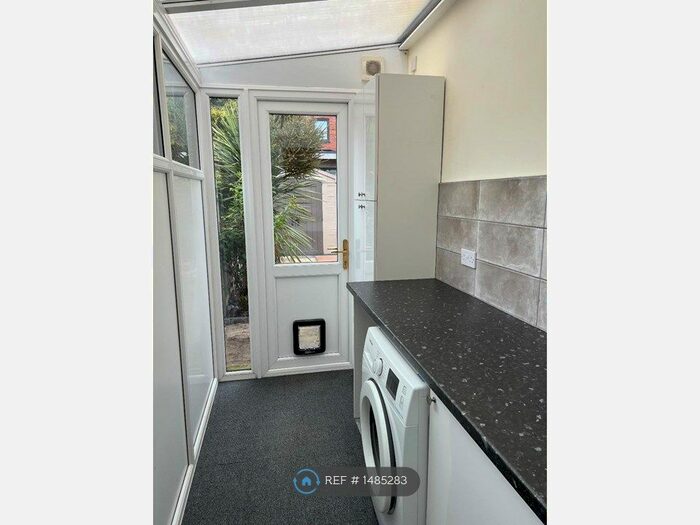 2 Bedroom Semi-Detached House To Rent In Lambeth Ave, Manchester, M35
