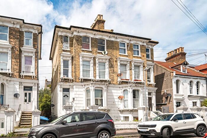 2 Bedroom Flat For Sale In Carlton Avenue, Ramsgate, CT11