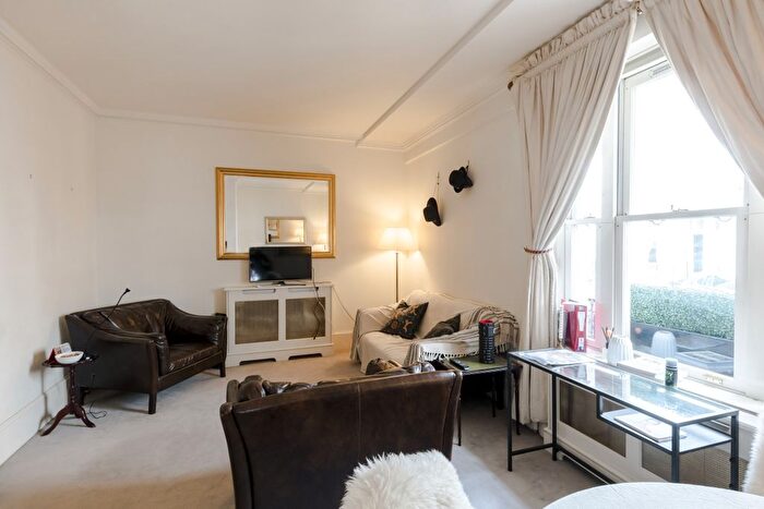 2 Bedroom Flat To Rent In Gloucester Street, London, SW1V