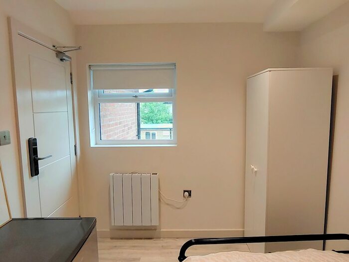 2 Bedroom Flat To Rent In Addison Gardens, Surbiton, KT5