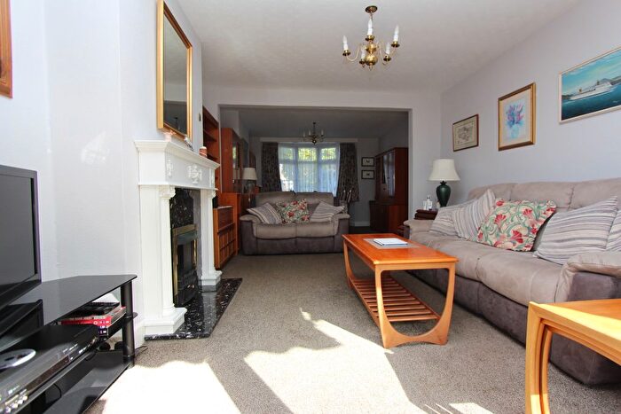 3 Bedroom Semi-Detached House To Rent In Ealing Road, Northolt, UB5