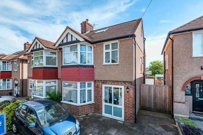 4 Bedroom Semi-Detached House To Rent In Dulverton Road, London, SE9