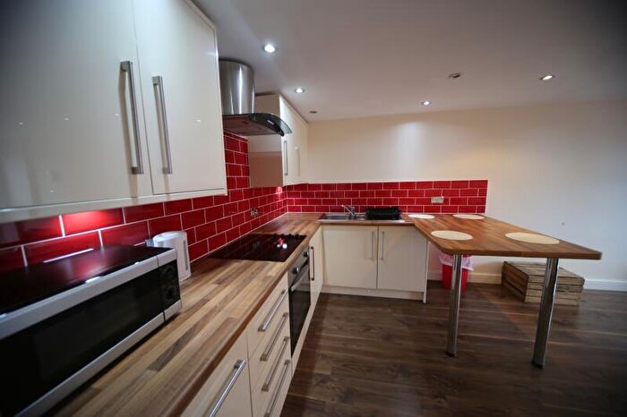 1 Bedroom Flat To Rent In Bentley Parade, Meanwood, Leeds, LS6