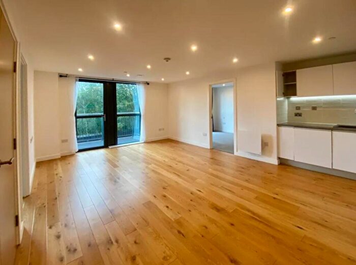 2 Bedroom Flat To Rent In Arden Gate, William St, Birmingham, B15