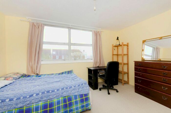 2 Bedroom Maisonette To Rent In Fulham Road, Parsons Green, London, SW6
