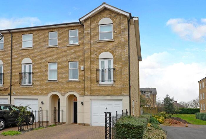 4 Bedroom Town House To Rent In Williams Grove, Surbiton, KT6