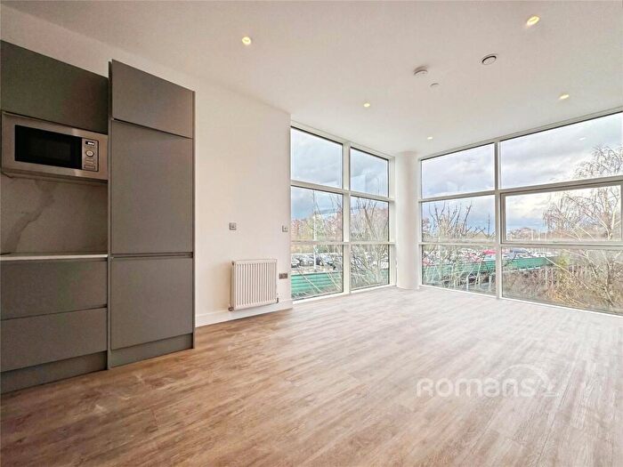 1 Bedroom Flat To Rent In Roop House, Fleet, Hampshire, GU51