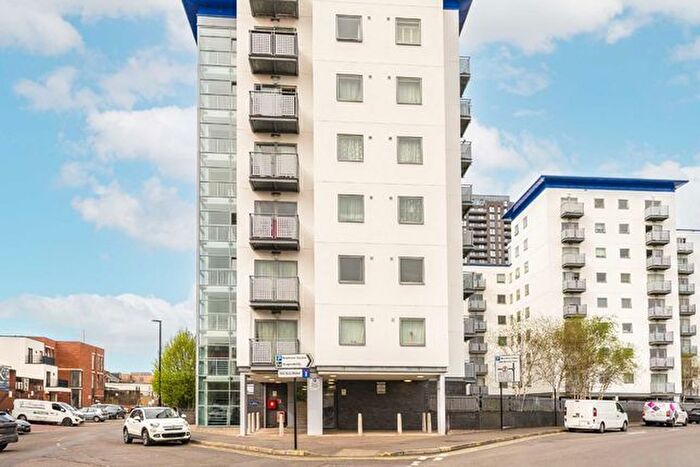 2 Bedroom Flat To Rent In Prince Regent Road, Hounslow, TW3