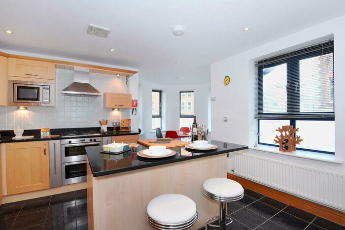3 Bedroom Apartment To Rent In Charter House, Canute Road, Southampton, SO14