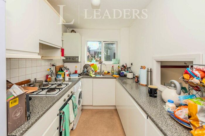 2 Bedroom Apartment To Rent In Canterbury Court, AL1