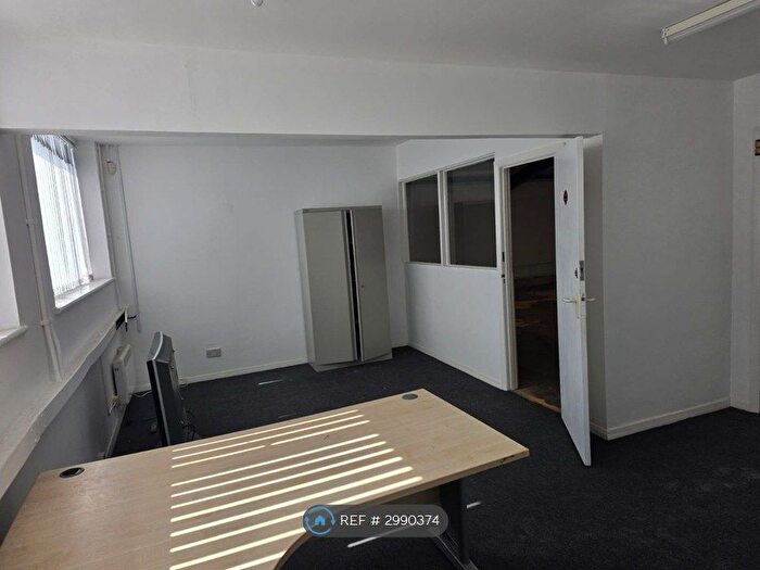 2 Bedroom Maisonette To Rent In Second Avenue, Southampton, SO15