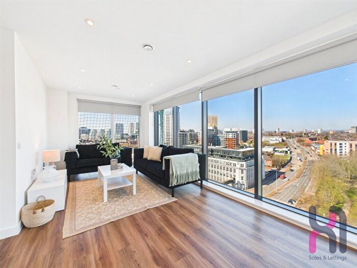 3 Bedroom Flat To Rent In The Gateway, Trafford Road, Salford, M5